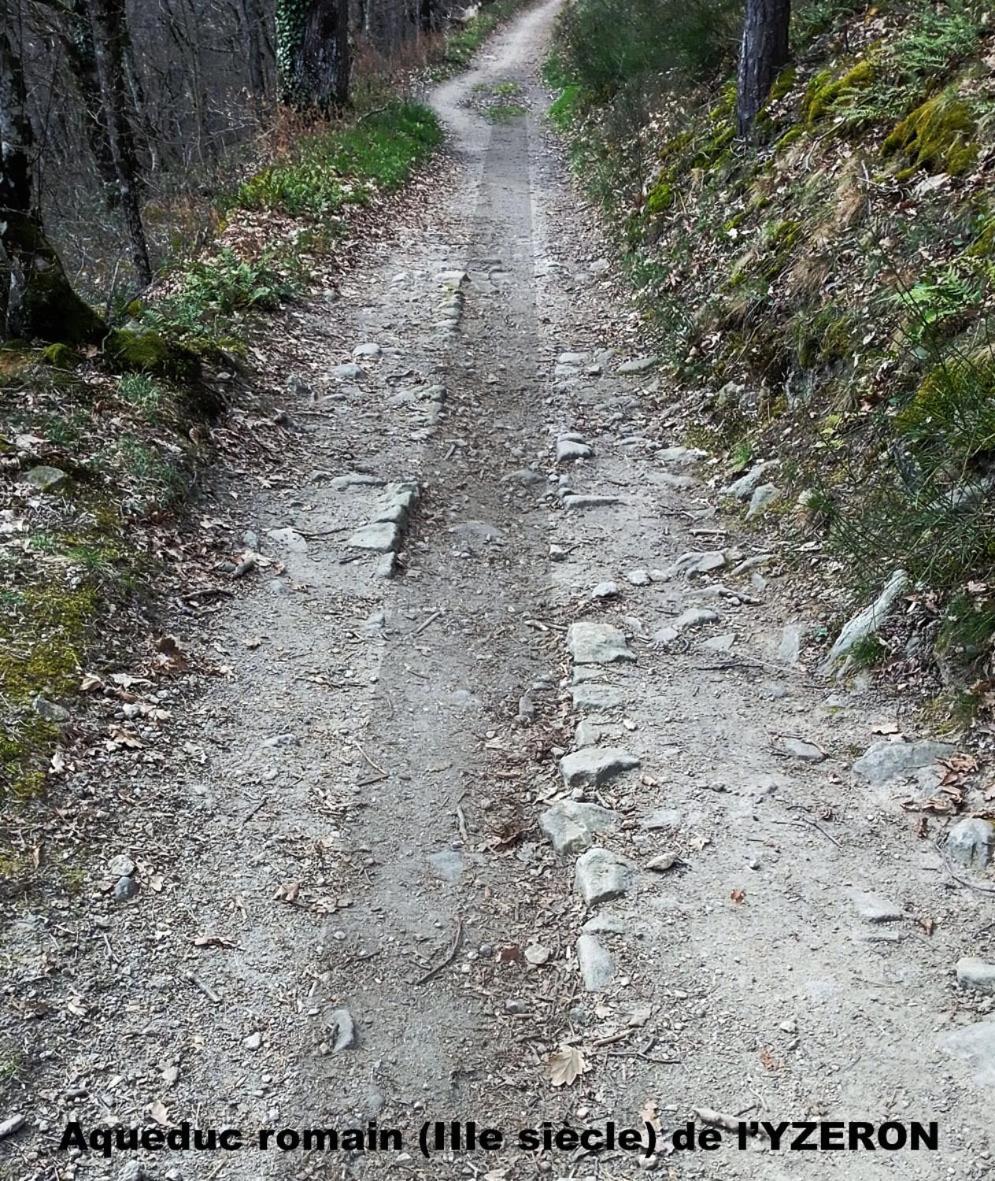Gites Des Esselards Yzeron Экстерьер фото