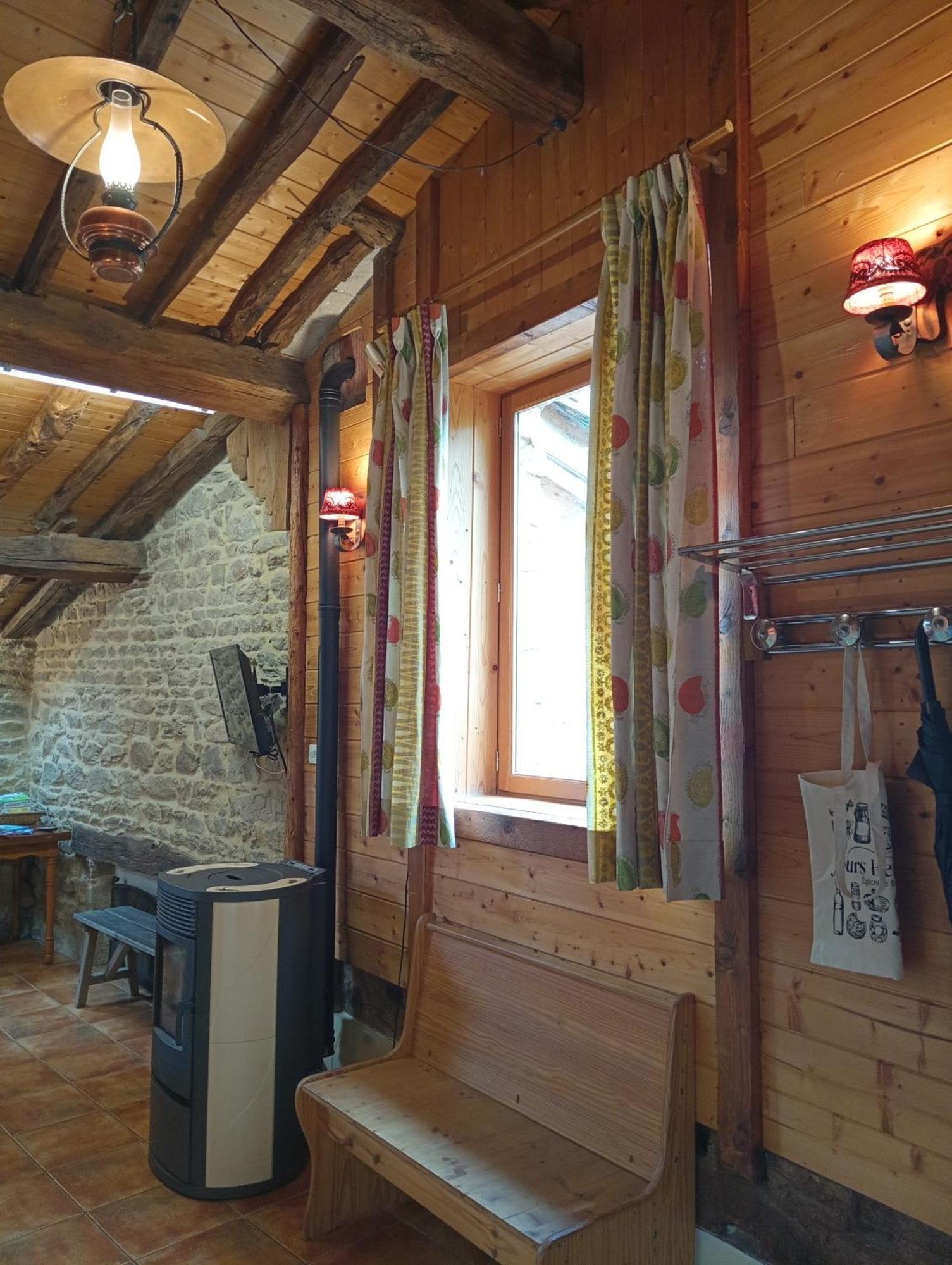 Gites Des Esselards Yzeron Номер фото
