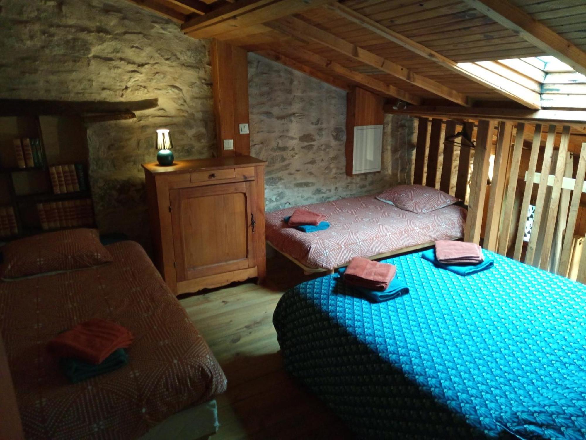 Gites Des Esselards Yzeron Номер фото