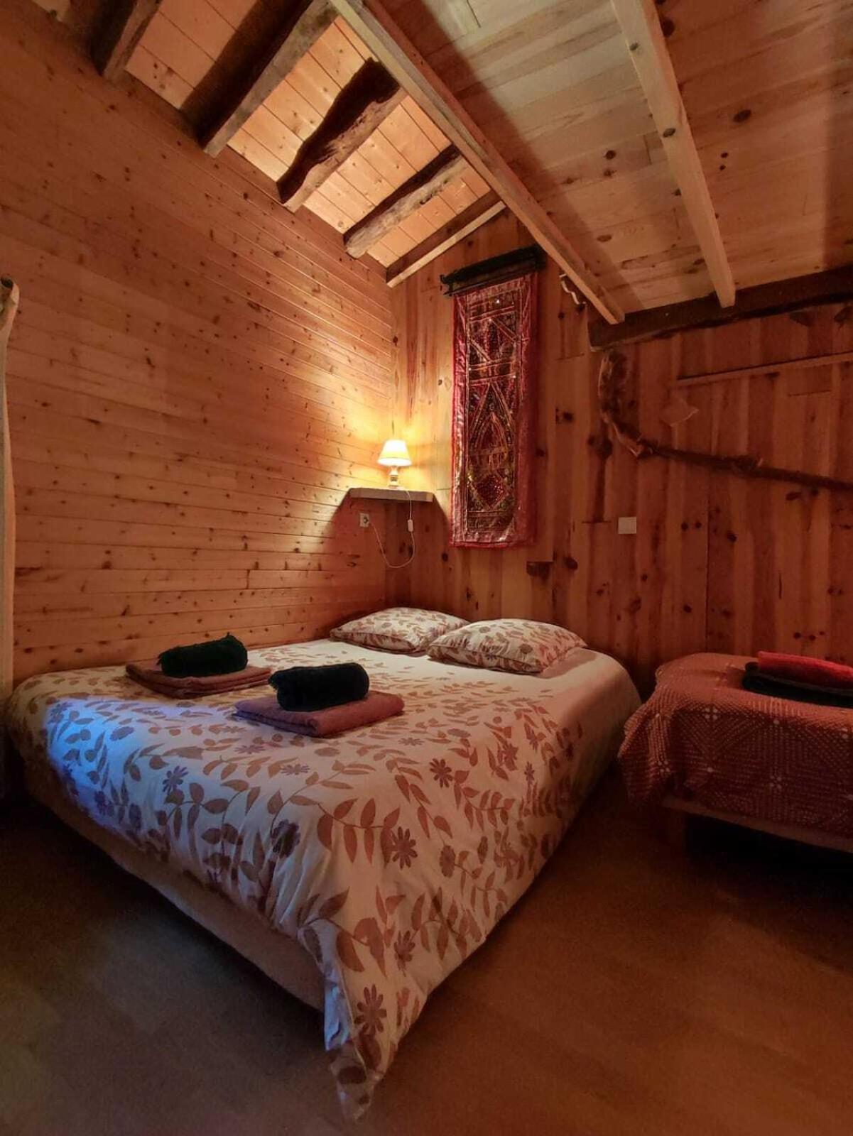 Gites Des Esselards Yzeron Номер фото